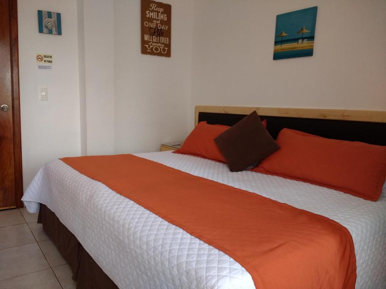 Drake Inn Puerto Villamil Esterno foto
