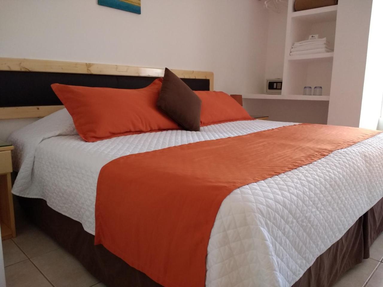Drake Inn Puerto Villamil Esterno foto